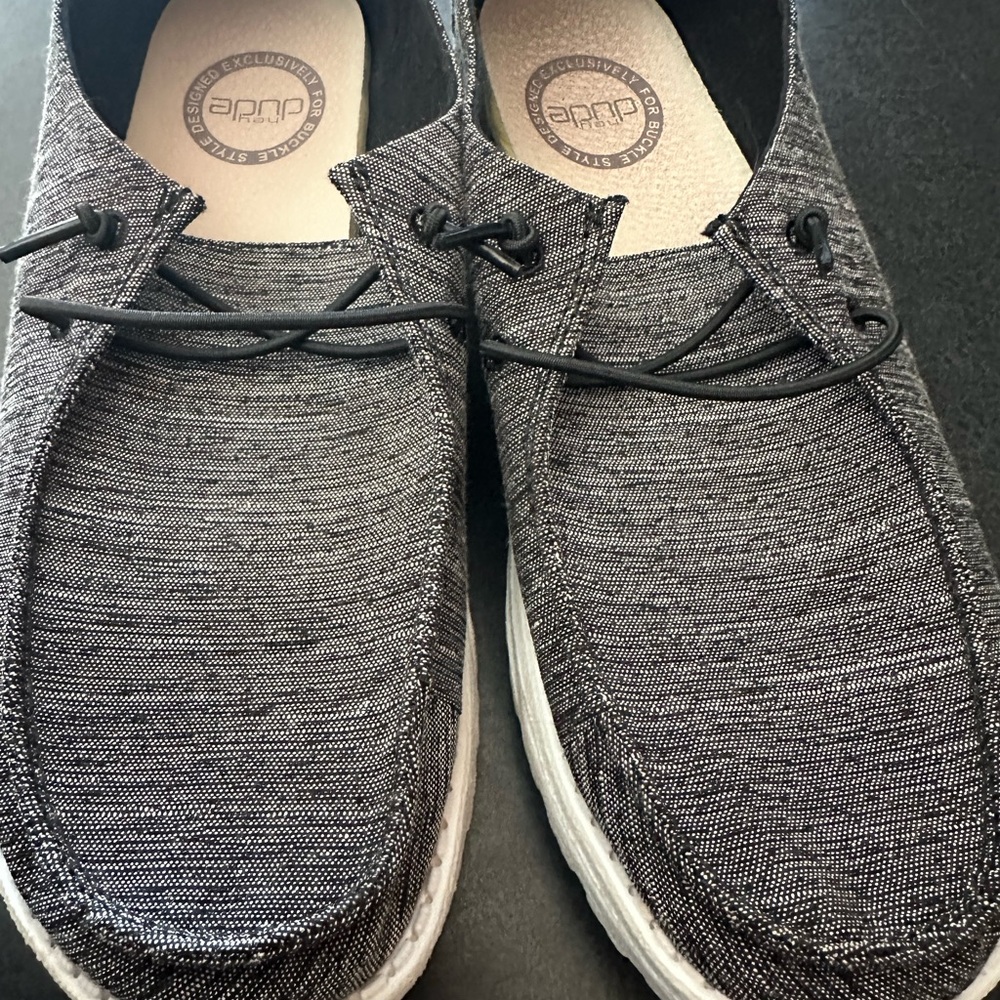 Womens Hey Dudes size 8